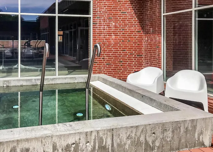 Stunning In With Indoor Swimming Pool * ヴァーイン